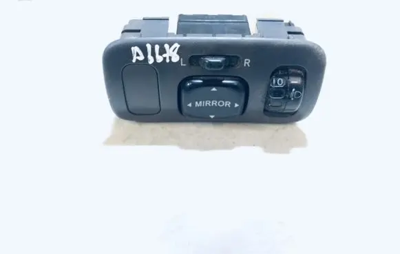 Toyota Yaris Wing mirror switch 5472p30 547-2p30