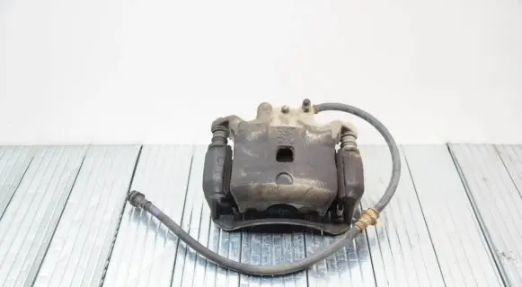 Nissan Juke I F15 Front brake caliper