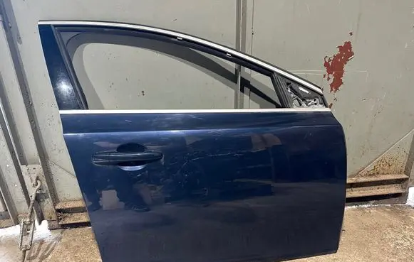 Volvo V40 Front door