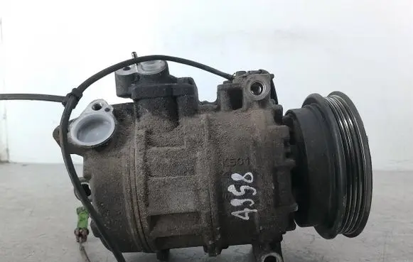 Volkswagen PASSAT B5.5 Air conditioning (A/C) compressor (pump) 8D0260808