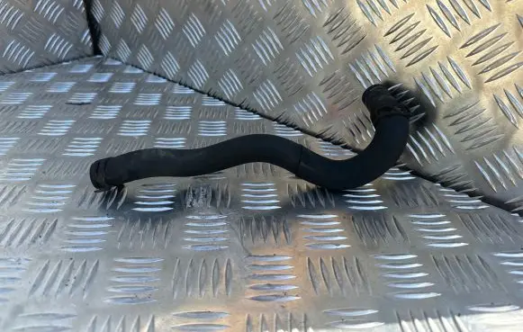 Coolant pipe/hose