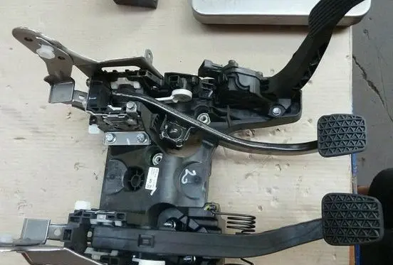 Opel Insignia A Pedal assembly 23335395