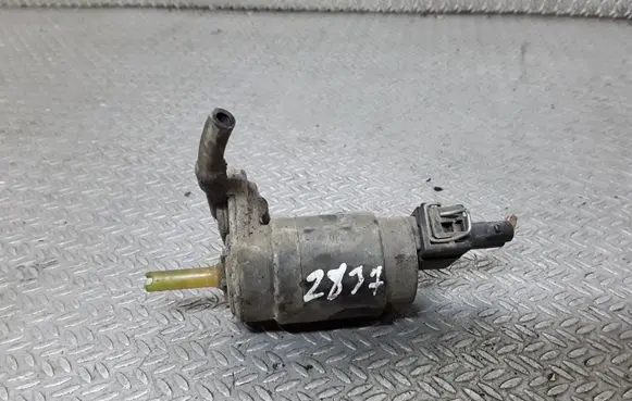 Nissan Primera Windshield washer spray nozzle 