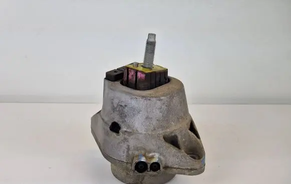 Chevrolet Camaro Engine mount bracket P23340399