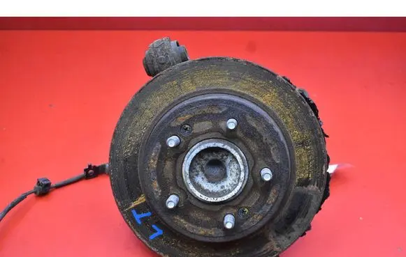 Front wheel hub spindle knuckle