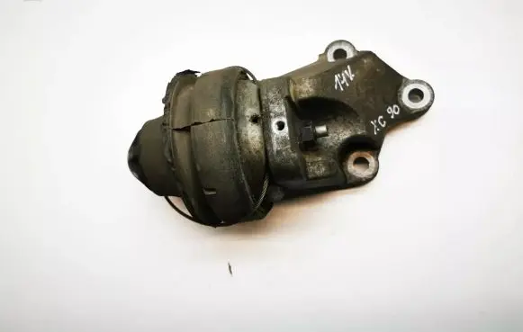 Volvo XC90 Engine mount bracket 8683936 08649262