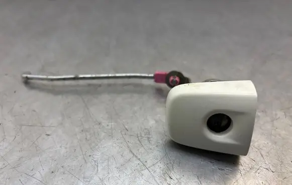 Nissan Qashqai Coupe door lock (next to the handle)