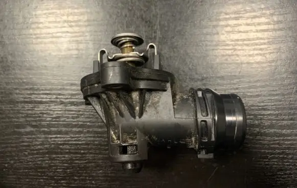 Thermostat/thermostat housing
