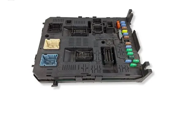 Peugeot 308 SW Fuse module 9664059080