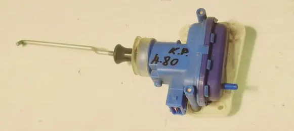 Audi 80 90 B3 Central locking vacuum pump 893862153C