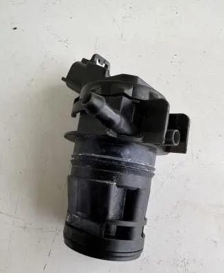 Suzuki Ignis Windscreen/windshield washer pump 0602105870