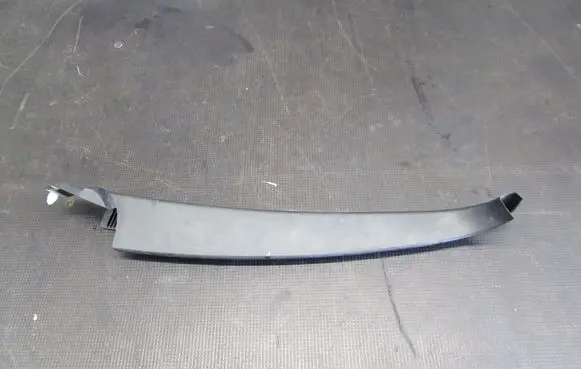 Peugeot 607 Front door glass trim molding 6766402030