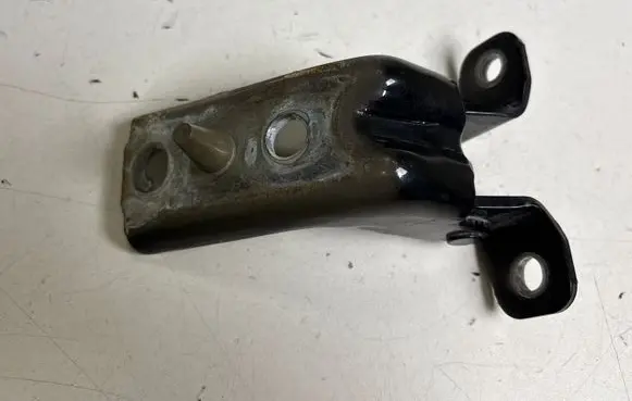 Ford Mustang V Front door upper hinge 008N3A