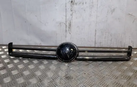 Volkswagen Jetta VI Front grill 5GM853655B
