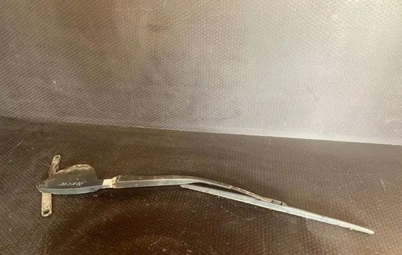 Lexus RX 330 - 350 - 400H Front wiper blade arm
