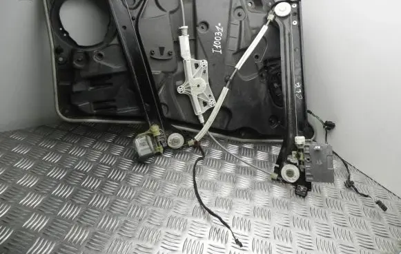 Mercedes-Benz CLA C117 X117 W117 Front door window regulator with motor A1177200279 I10031
