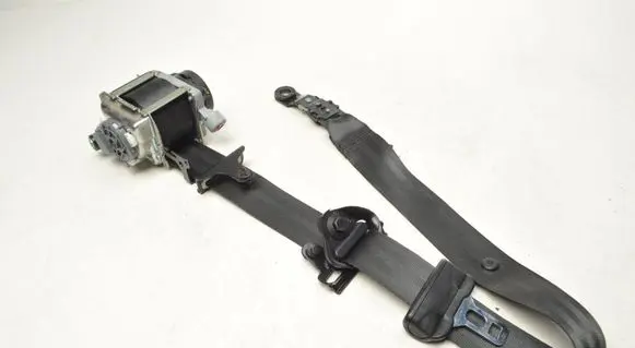Volvo S60 Front seatbelt 39818841