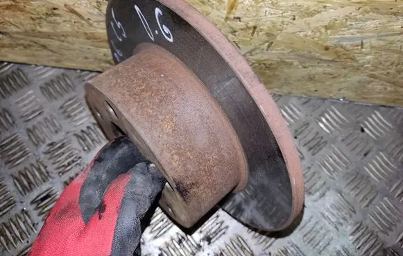 Audi A6 S6 C5 4B Rear brake disc