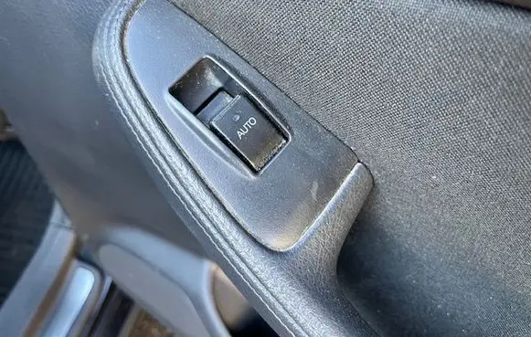 Toyota Avensis Verso Electric window control switch 