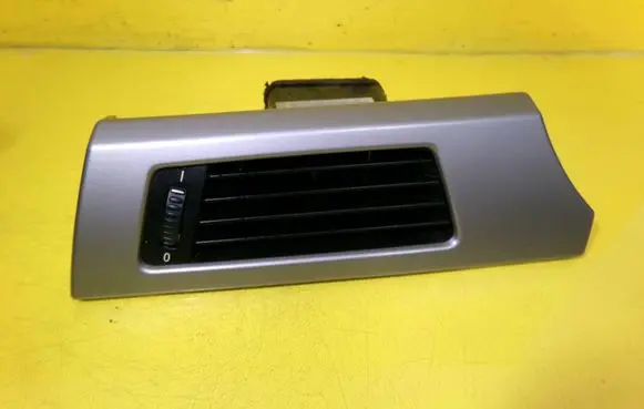 BMW 3 E90 E91 Dashboard side air vent grill/cover trim E3222W