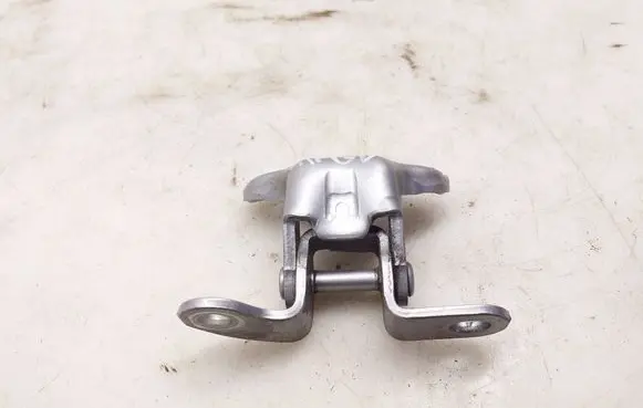 Toyota RAV 4 (XA50) Rear door upper hinge