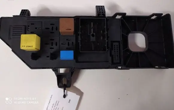 Opel Vectra C Fuse module 13223678 518897004