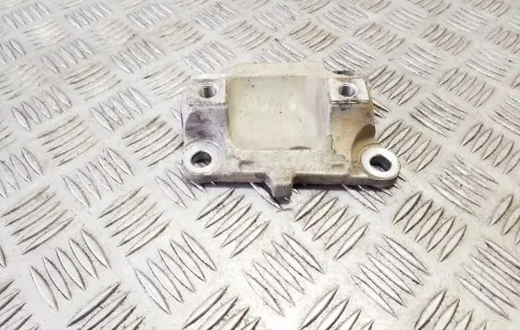 Honda CR-V Engine mounting bracket