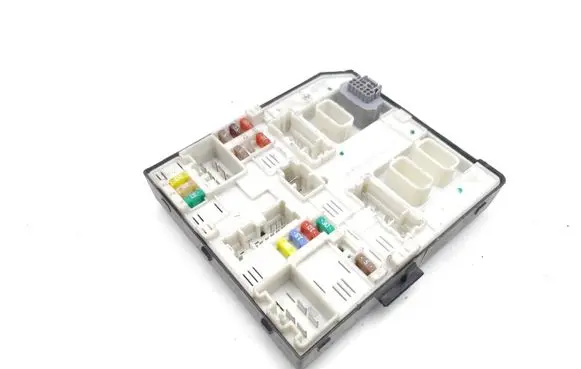 Opel Movano B Fuse module 284B64474R