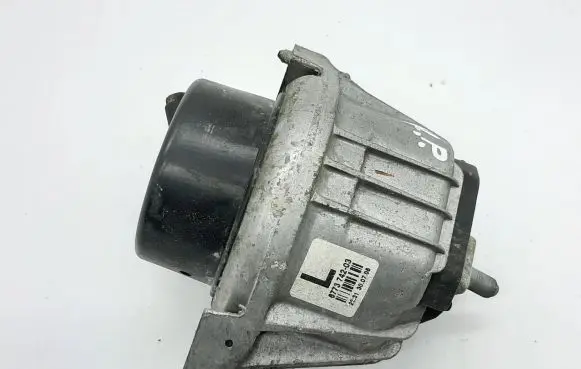 BMW 1 E81 E87 Engine mount bracket 6773742