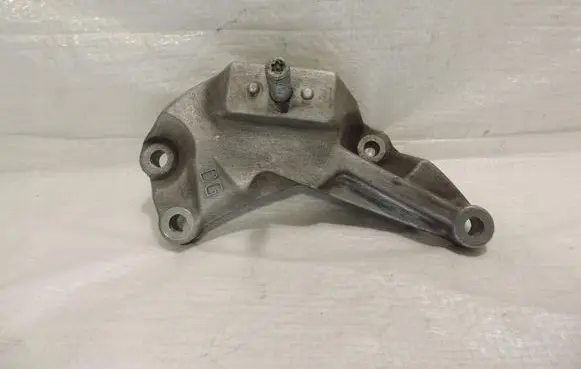 Ford Galaxy Gearbox mounting bracket DS737M125GC
