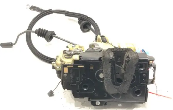 Volkswagen Polo IV 9N3 Front door lock 3B1837015AQ