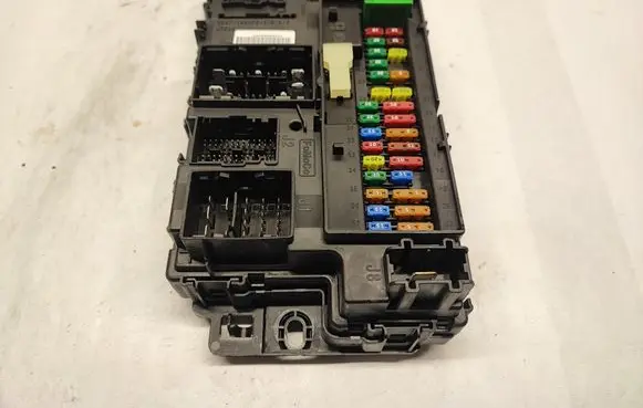 Ford Fusion Fuse module EG9T15604