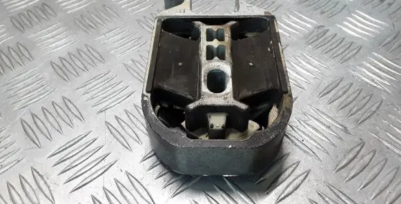 Volvo V40 Engine mount bracket 31359652