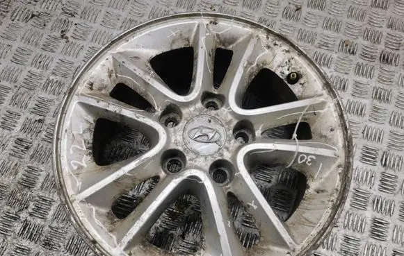 Hyundai i30 R15 alloy rim 