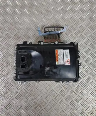 Toyota C-HR I Voltage converter inverter 