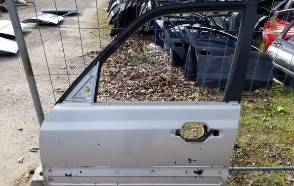 Hyundai Terracan Front door