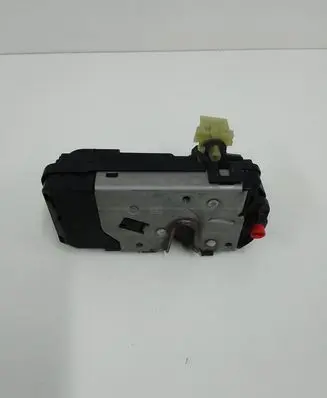 Opel Zafira B Rear door lock 13210739