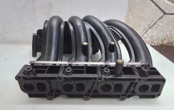 Mercedes-Benz E W211 Intake manifold A61109037