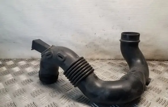 Opel Movano B Air intake duct part 165554107R
