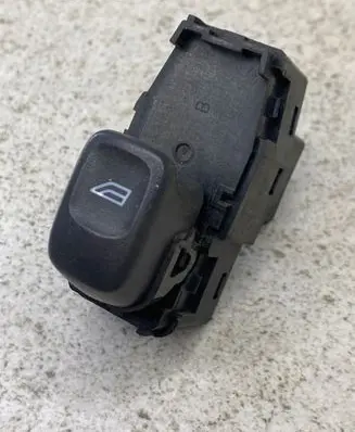 Volvo V70 Electric window control switch 9472275 02W221