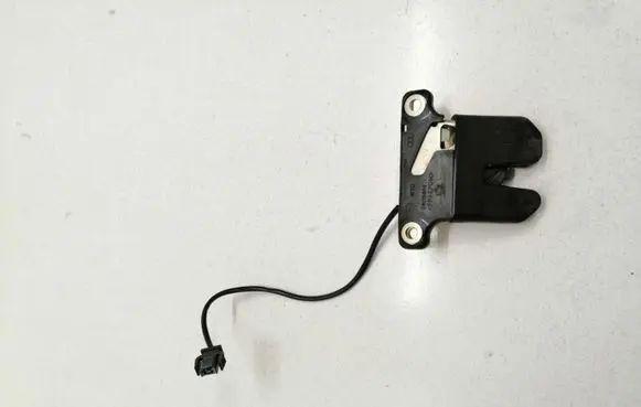 Audi A8 S8 D2 4D Tailgate/trunk/boot lock/catch/latch
