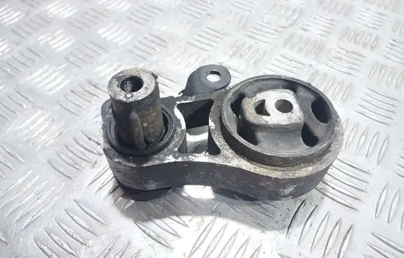 Mazda 2 Engine mount bracket