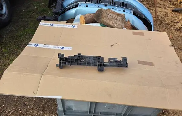 Mercedes-Benz C W205 Radiator mount bracket A0995042318