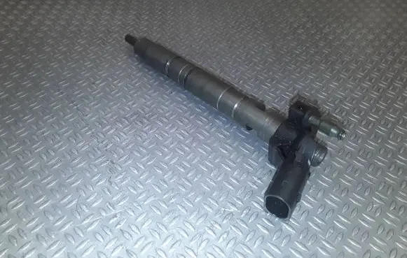 Volkswagen PASSAT B6 Fuel injector 03L130277 0445116030