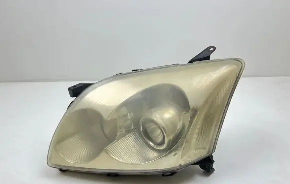 Toyota Avensis T250 Headlight/headlamp 214925