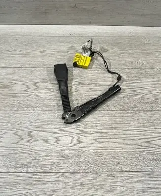 BMW 1 E81 E87 Front seatbelt buckle 7126296