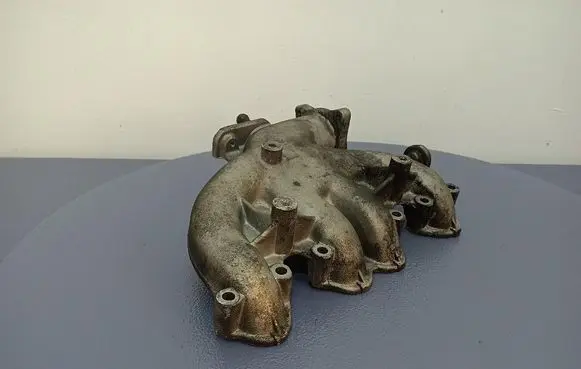 Volkswagen Golf IV Intake manifold 038129713AF