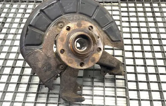Skoda Yeti (5L) Front wheel hub spindle knuckle 