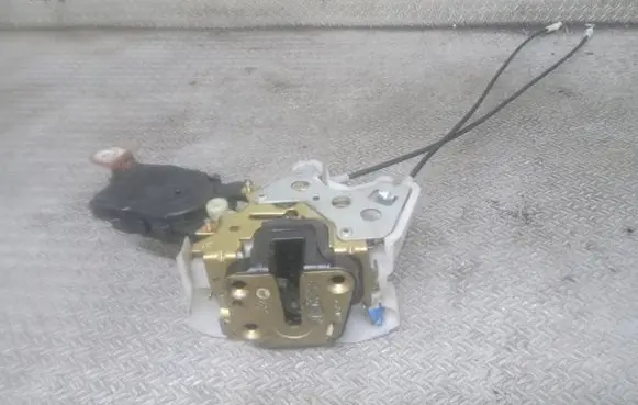 Subaru Forester SG Front door lock