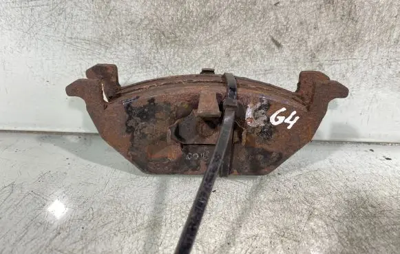 Volkswagen Golf IV Brake pads (front) 